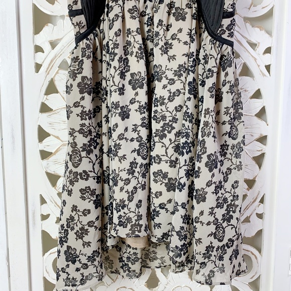 Line and dot Floral Sheer Babydoll Dress - Picture 7 of 8